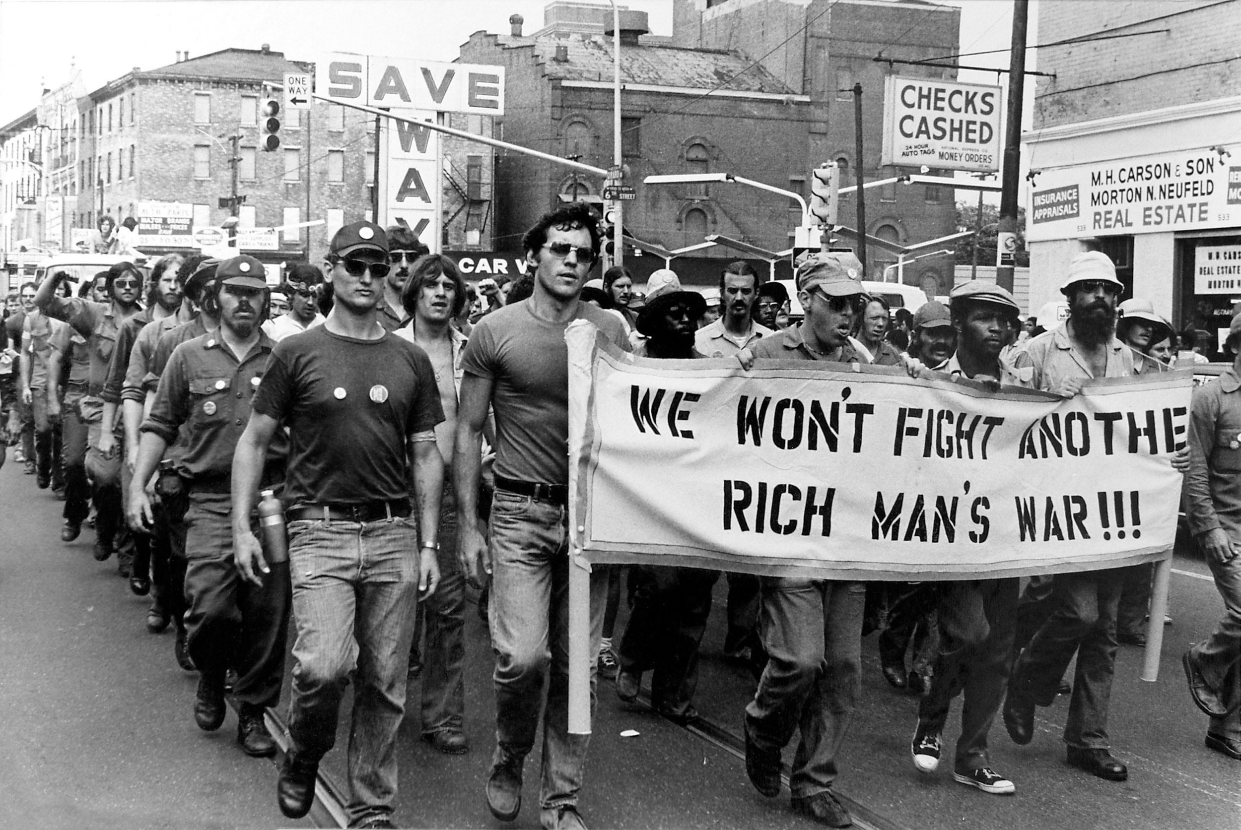 awww.lpusd.k12.ca.us_rm1_online_hotpotatoestav_Protest_20against_20Vietnam_20War.jpg